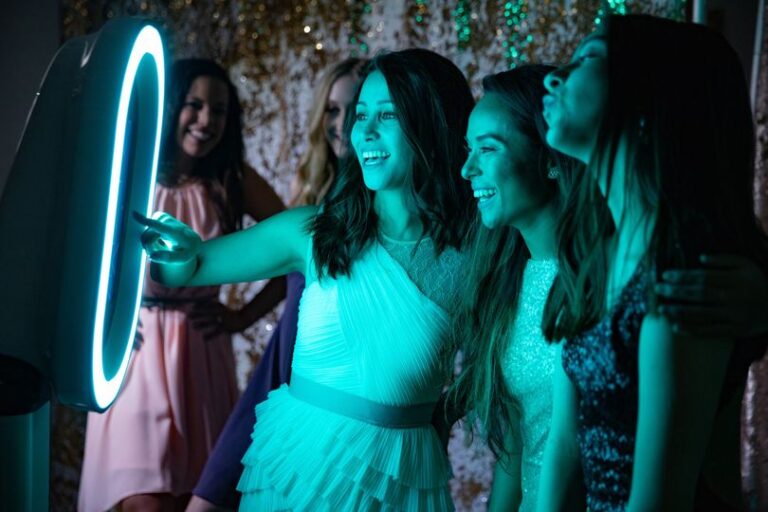 Smile And Snap Photo booths 768x512