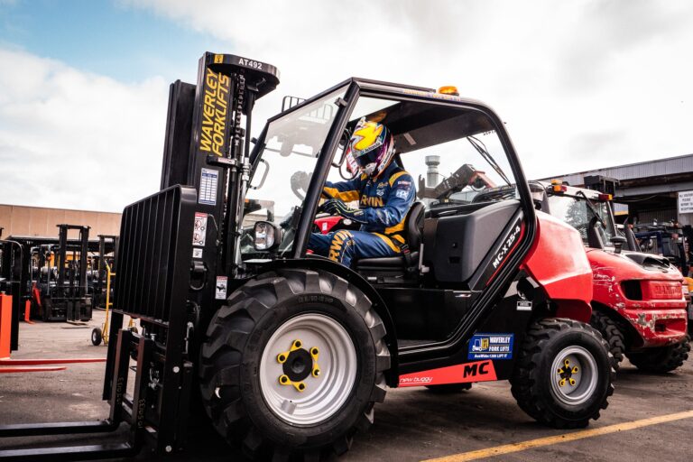 Maximizing Efficiency And Productivity With Forklift Hire Services 768x512