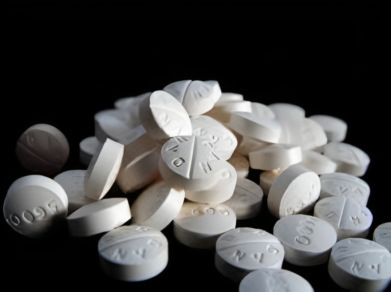 Hydrocodone releif pills 768x574