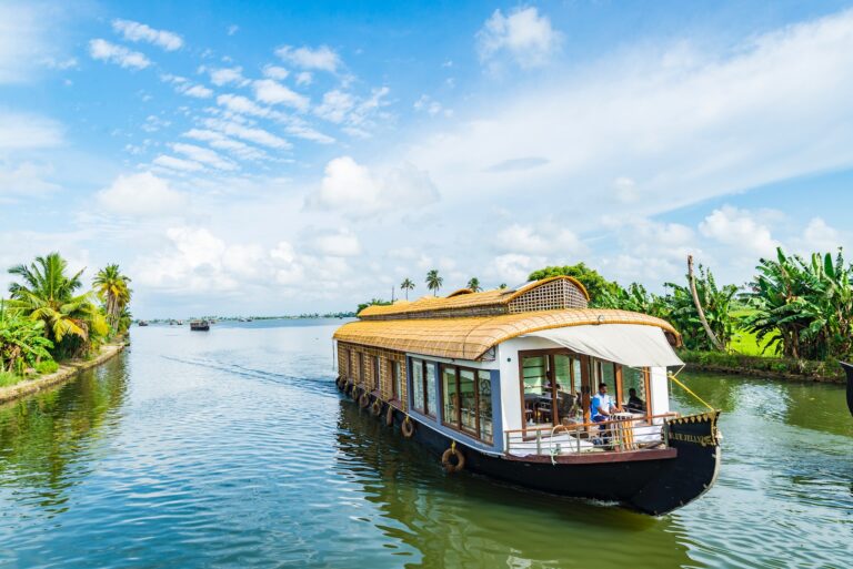 Kerala houseboat packages from seasonz india 768x513