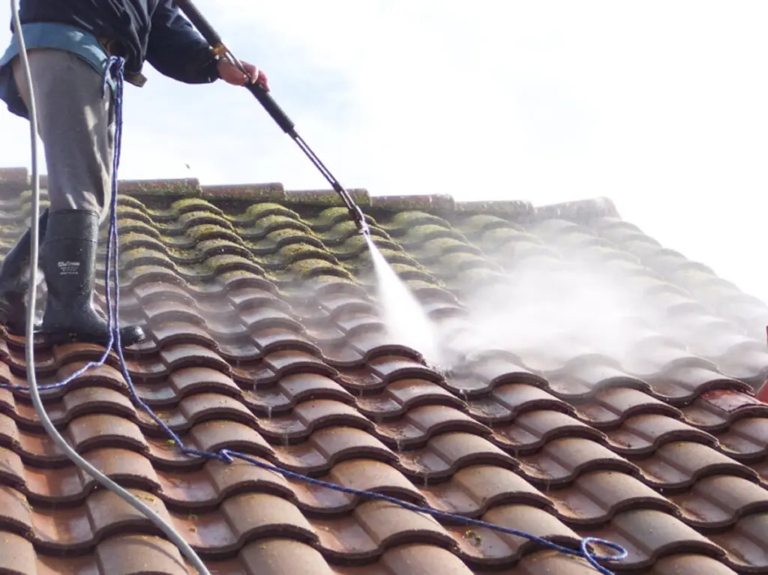 pressure washing3 1024x767 1 768x575