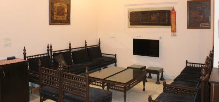 Best PG in Noida for Girls 768x361