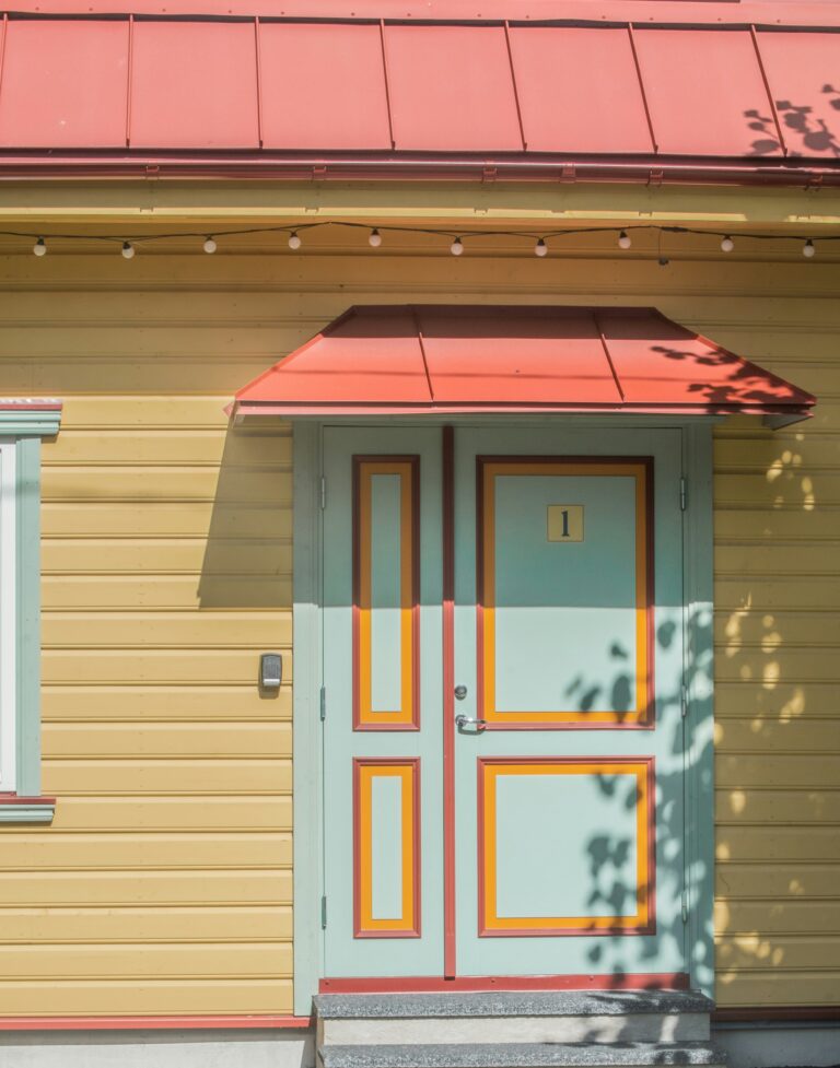 carlos torres pTezTrJMTi0 unsplash 768x977