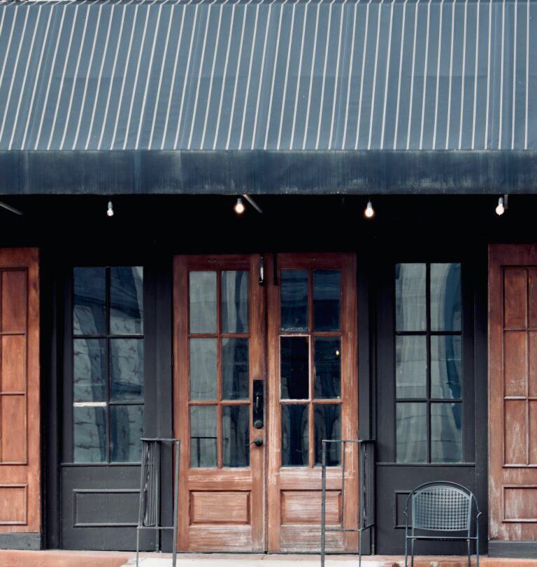 lesli whitecotton 1Algm9M6SVM unsplash 768x812