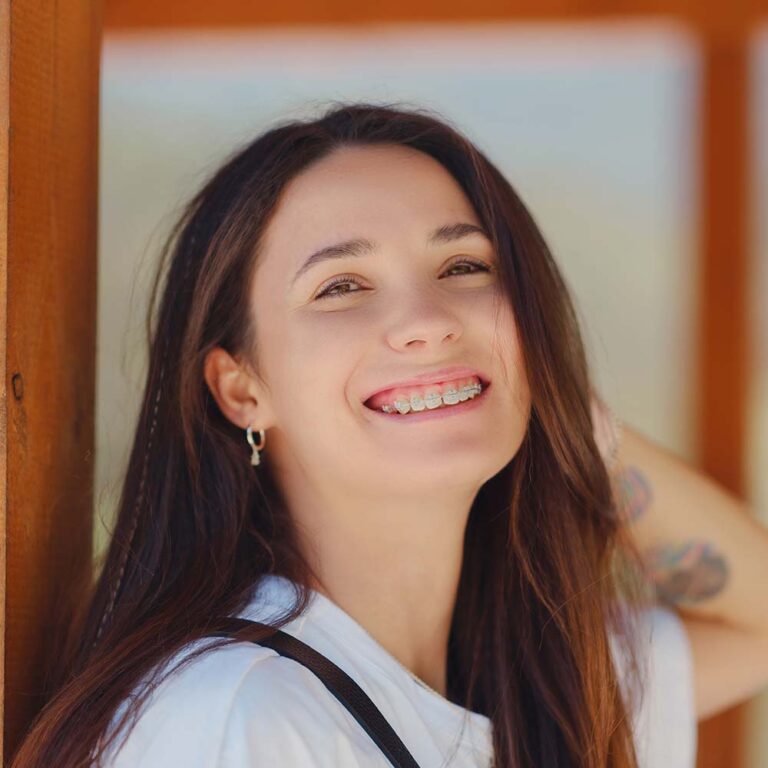 young smiling brunette woman outdoors portrait 94EDTKE 768x768