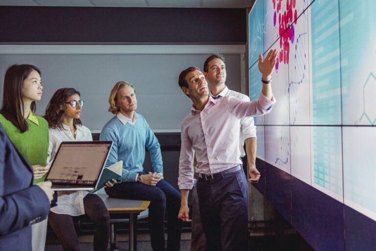 Business setup consultants Dubai 768x512