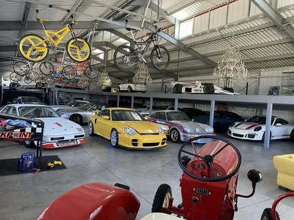 Porsche Garage