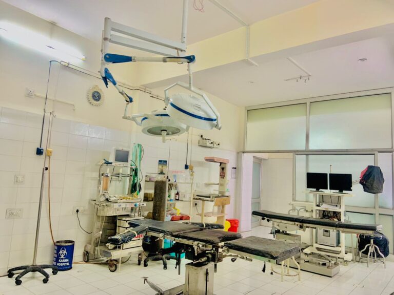 20. Healthmax Multispecialty Hospital Operation Theater With Surgical Lights and Monitors 768x576