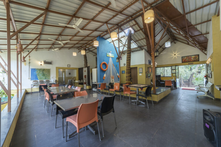 DINNING AREA. amiJPG 768x512