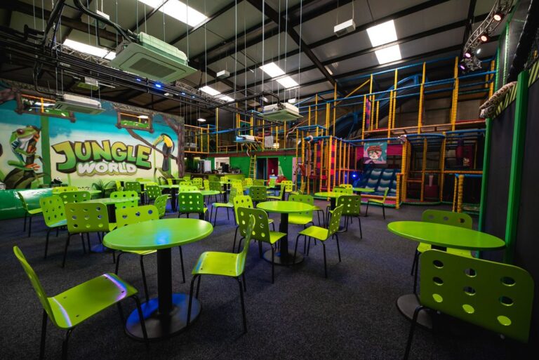 67ea56ac1f8cca18e538f2ad JungleWorld 0084 p 1080 768x513