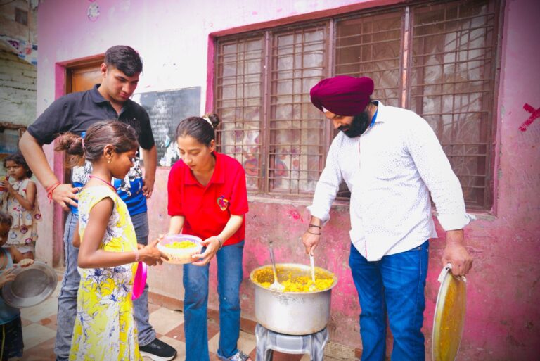 Annadanam Seva 768x513