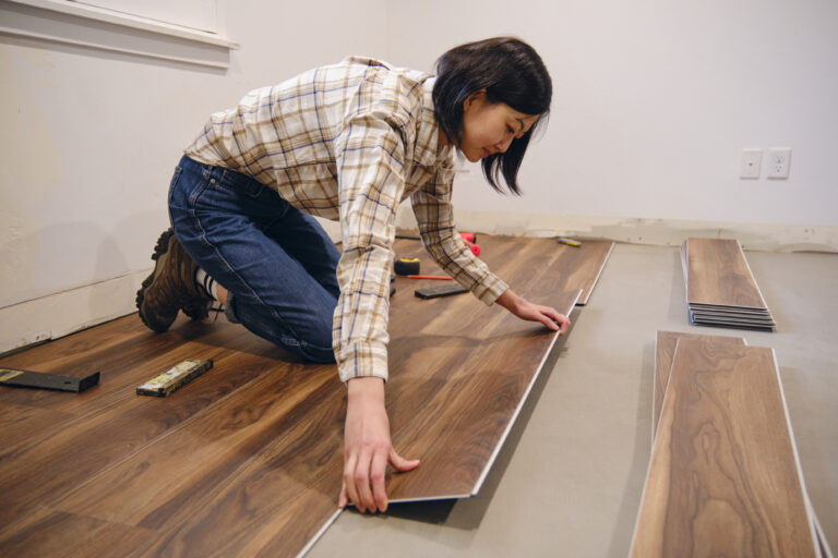 Flooring Installation01 768x512