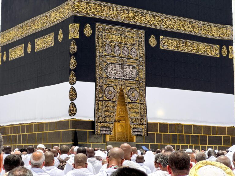 How Much Does an Umrah Package from Mumbai Cost in 2025 final 2048x1536 1 768x576