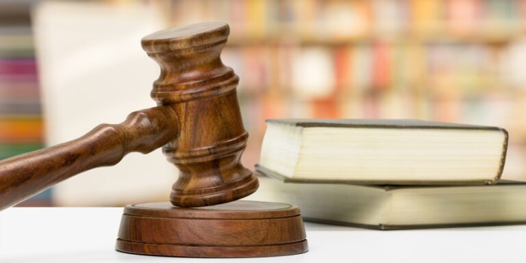 wooden gavel books wooden table 768x384