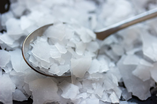 magnesium chloride flakes